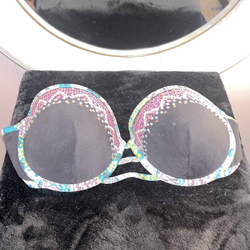 Victoria’s Secret  vintage bikini top, underwire 34-D black w/ sequin &gem detai
